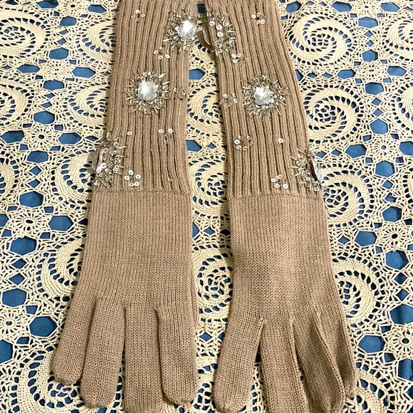 IMAN Embellished Gloves - Picture 1 of 7